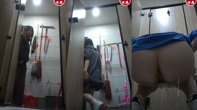 四月新流出高校女厕极品高清全景后拍吊带衣翘臀骚妹卫生巾擦完屁股再尿尿